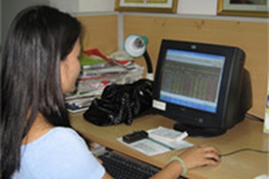 Chứng khoán chạy đua giao dịch trực tuyến