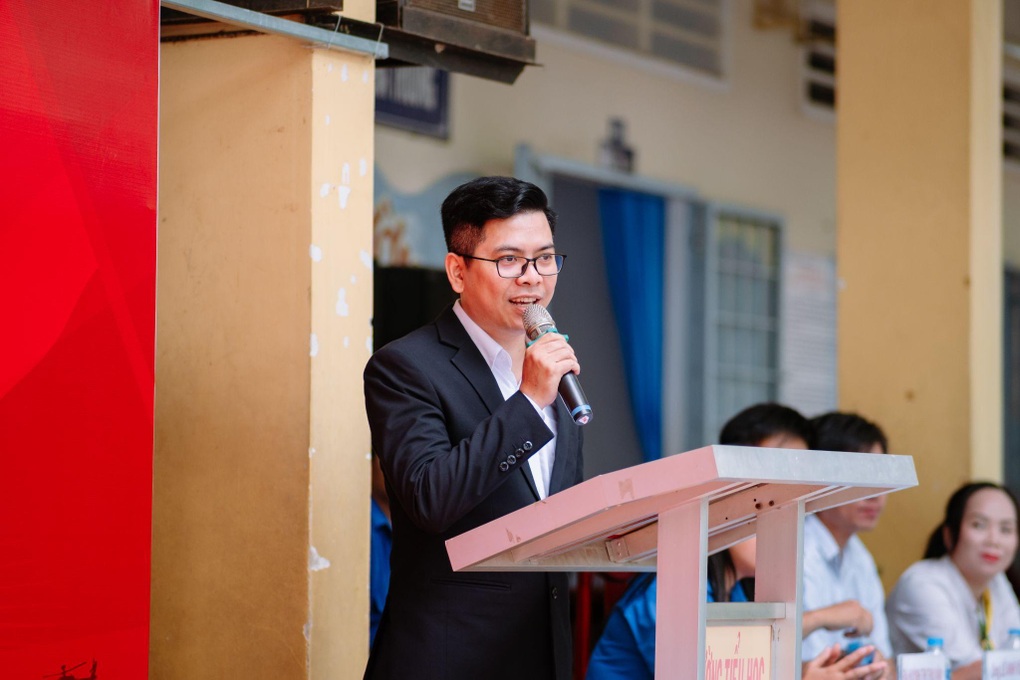 VUS Vĩnh Long đồng hành cùng hội thi vẽ tranh Chủ quyền biển đảo, biên giới - 4 VUS Vĩnh Long đồng hành cùng hội thi vẽ tranh Chủ quyền biển đảo, biên giới - 4
