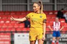 Nữ cầu thủ bị nghi ngờ năng lực vì quá xinh đẹp, gợi cảm