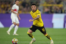 Jadon Sancho lu mờ Mbappe, CĐV Man Utd vô cùng đau đớn