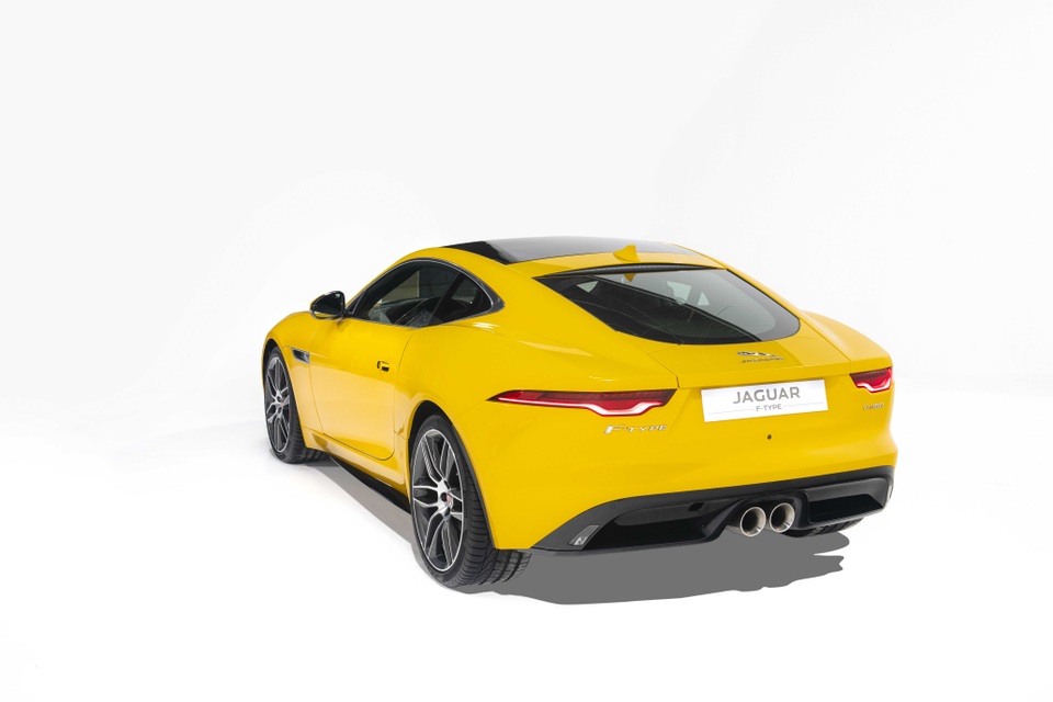 Jaguar F-TYPE mới về Việt Nam có giá lên đến 15,29 tỷ đồng - 21 Jaguar F-TYPE mới về Việt Nam có giá lên đến 15,29 tỷ đồng - 21