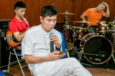 Hồ Hoài Anh xuất hiện mệt mỏi sau ồn ào ly hôn Lưu Hương Giang