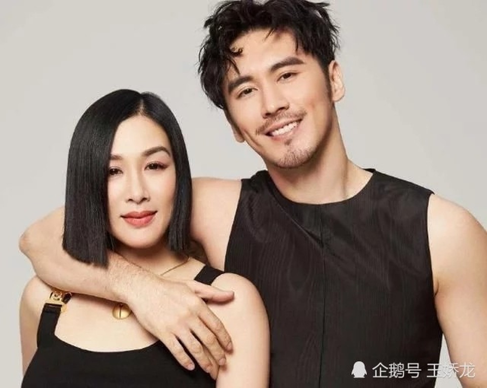 Chung Lệ Đề và chồng trẻ bị bắt gặp đi cầu tự - 1 Chung Lệ Đề và chồng trẻ bị bắt gặp đi cầu tự - 1