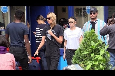 Kristen Stewart ra phố cùng Stella Maxwell