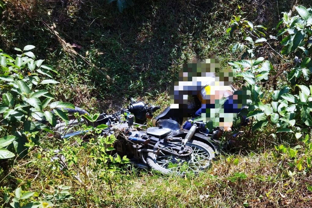 Phát hiện thi thể đang phân hủy dưới mương nước ở Tây Ninh - 1 Phát hiện thi thể đang phân hủy dưới mương nước ở Tây Ninh - 1