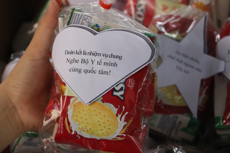 Tuổi trẻ Nghệ An “mổ lợn”, tặng 500 quả trứng cho khu cách ly tập trung - 6