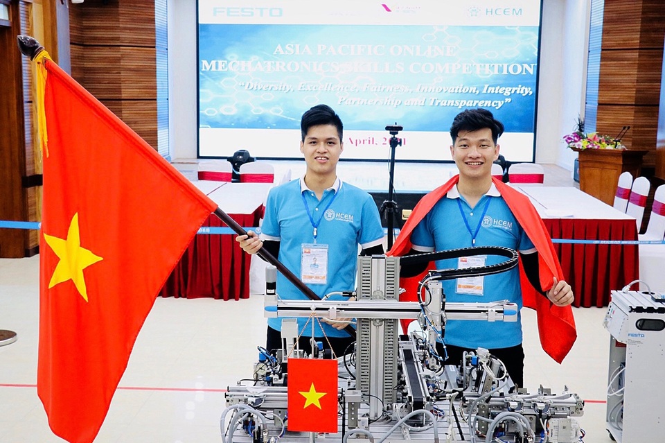 Tự hào chàng trai vàng cuộc thi nghề Cơ điện tử châu Á - Thái Bình Dương - 5 Tự hào chàng trai vàng cuộc thi nghề Cơ điện tử châu Á - Thái Bình Dương - 5