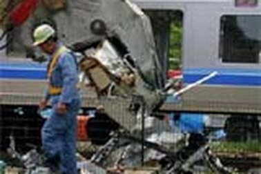 Hơn 100 người chết trong vụ tai nạn tàu cao tốc Nhật Bản