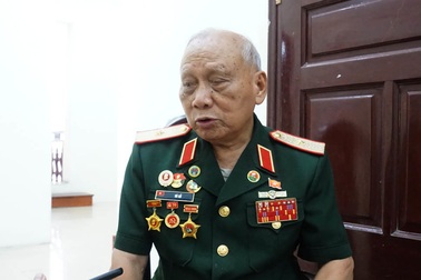 Vị tướng và chuyện chiếc xe giống như “lợn bị cắt tai” ở đường Trường Sơn