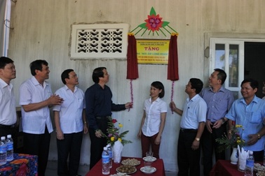 Bộ GD-ĐT trao tặng nhà “Mái ấm công đoàn” tới 2 giáo viên nghèo