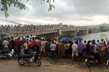 Thi thể thiếu nữ 20 tuổi nổi dưới chân cầu Ỷ Na