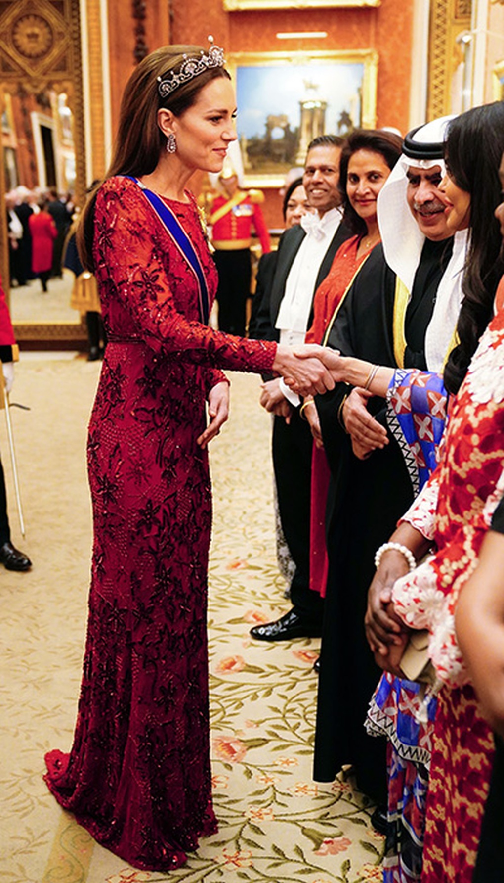 Top 10 khoảnh khắc đẹp gợi cảm nhất của Công nương Kate năm 2022 - 10 Top 10 khoảnh khắc đẹp gợi cảm nhất của Công nương Kate năm 2022 - 10