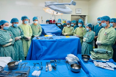 Những người thầm lặng bên bệnh nhân hiến tạng chết não lúc khó khăn nhất