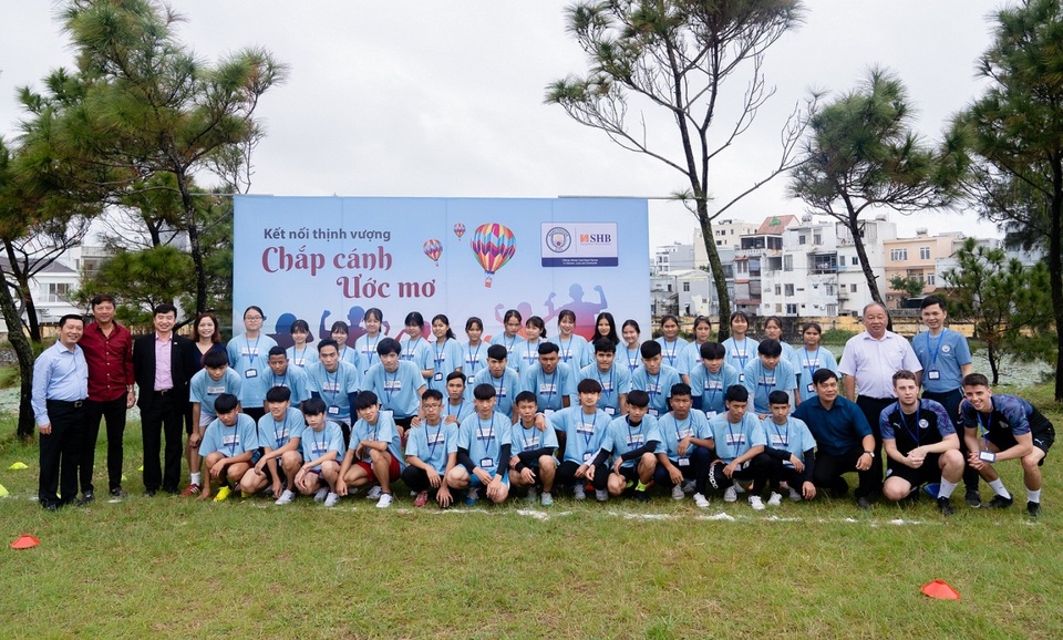 Manchester City và SHB “chắp cánh ước mơ” cho nhà lãnh đạo trẻ Việt Nam - 1 Manchester City và SHB “chắp cánh ước mơ” cho nhà lãnh đạo trẻ Việt Nam - 1