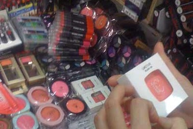 Mỹ phẩm Trung Quốc: Lợi nhuận che mờ… độc tố!