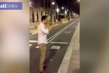 Video Mario đạp ngã cô gái