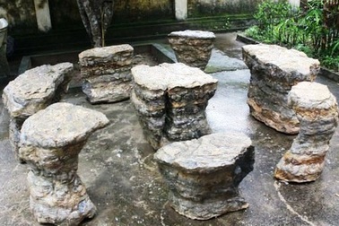 Những bộ bàn ghế độc, lạ ở Việt Nam