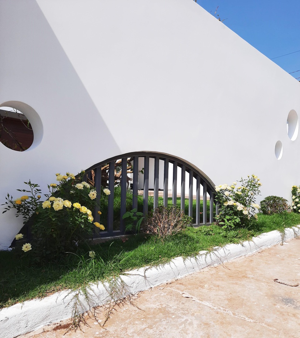 Khó rời mắt với ngôi nhà hình khối độc lạ của cặp vợ chồng ở  Đắk Lắk - 4