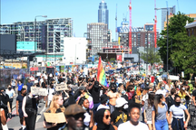 Làn sóng biểu tình ủng hộ người Mỹ da màu lan sang châu Âu