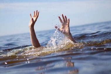 Cứu sống người đàn ông sắp chìm trên sông Lam