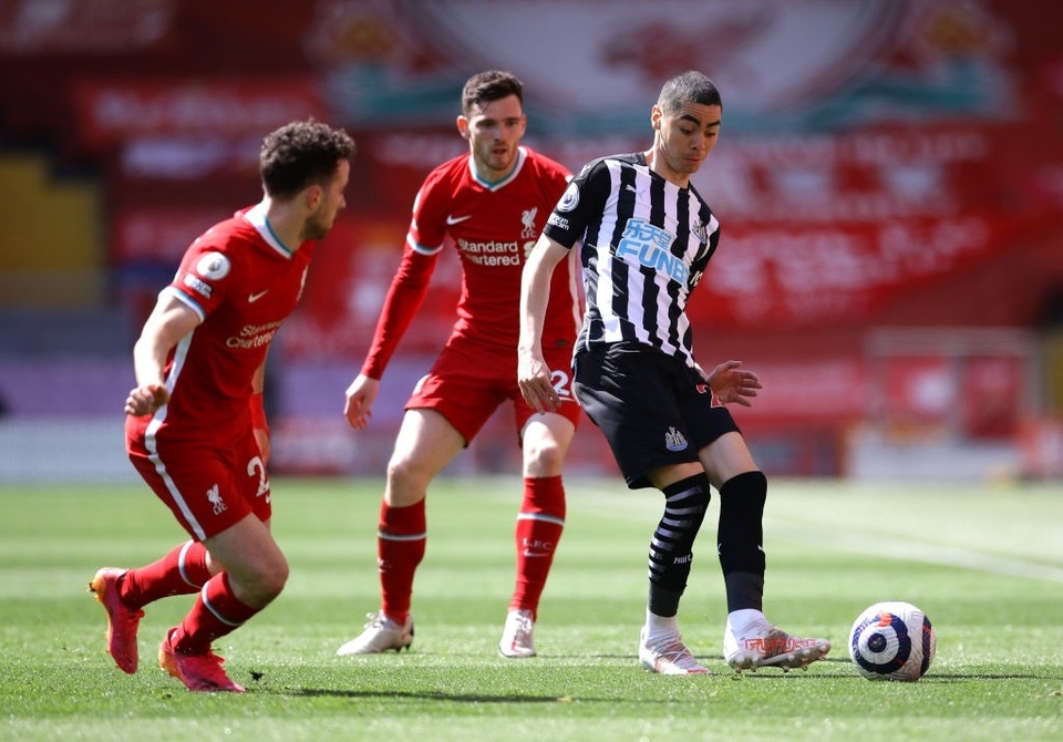 Liverpool 1-1 Newcastle: VAR ra sức cứu, Anfield vẫn... sập - 12