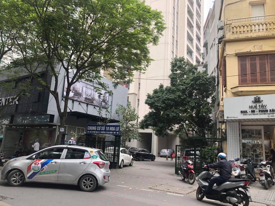 Hà Nội: Nữ giúp việc rơi từ tầng 11 chung cư - 1 Hà Nội: Nữ giúp việc rơi từ tầng 11 chung cư - 1