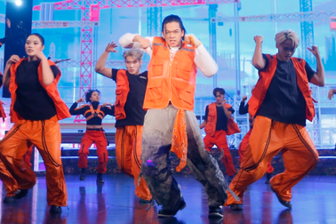 Dàn "Anh trai vượt ngàn chông gai" biểu diễn tại VTV Countdown 2025