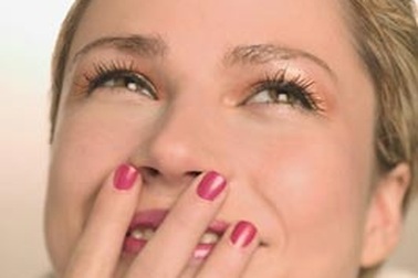 Để móng khỏe, ngâm nước muối