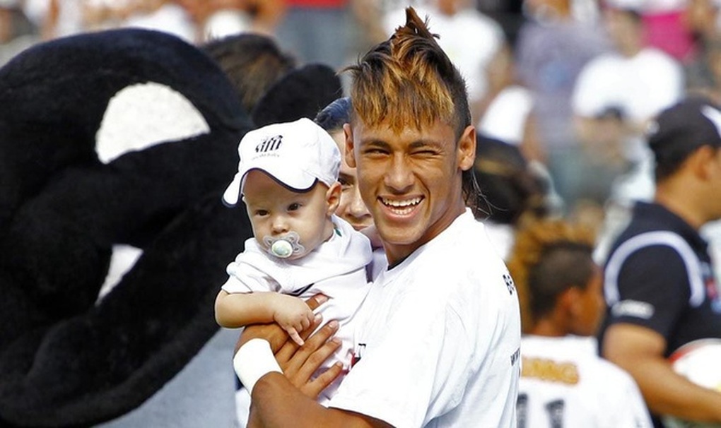 Không chỉ đá bóng hay và giàu có, Neymar còn là quý ông cư xử đẹp khi yêu - 4 Không chỉ đá bóng hay và giàu có, Neymar còn là quý ông cư xử đẹp khi yêu - 4