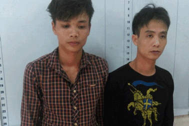 2 kẻ trộm chó cướp luôn xe máy người truy đuổi