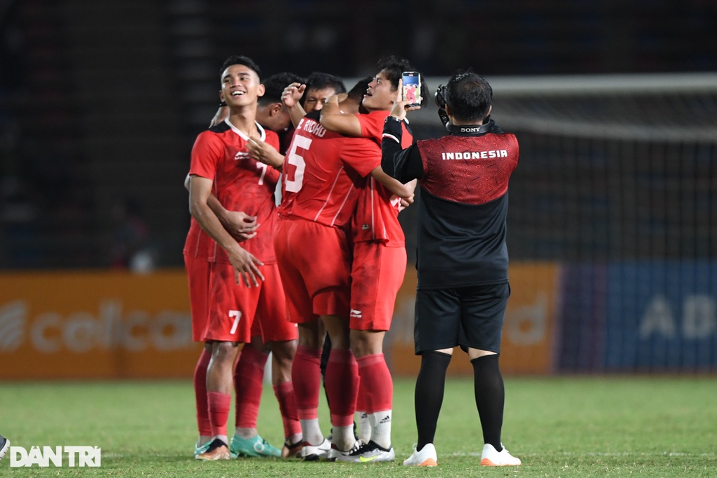 Báo Indonesia bình luận khi đội nhà giành HCV lịch sử ở SEA Games - 1 Báo Indonesia bình luận khi đội nhà giành HCV lịch sử ở SEA Games - 1