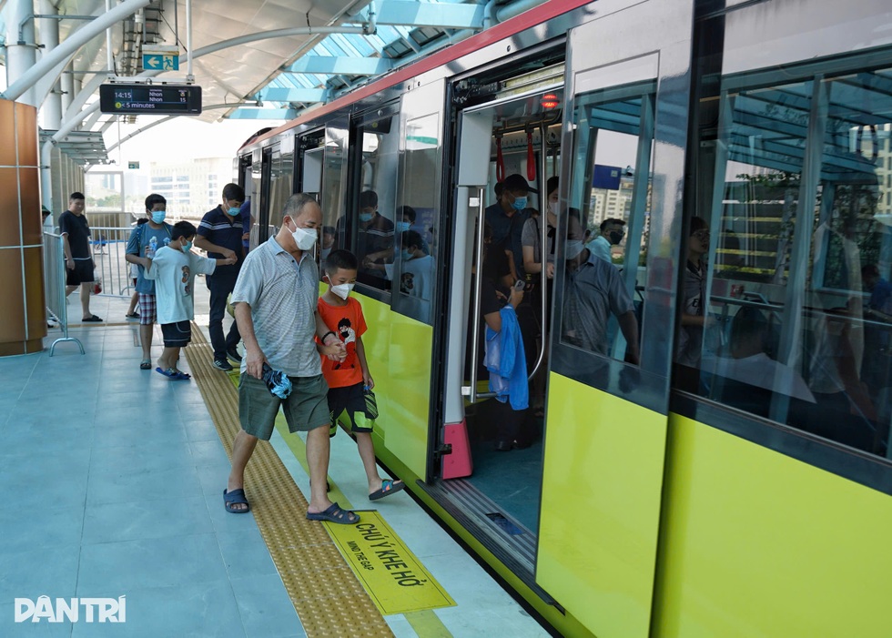 Tàu điện Nhổn hết 15 ngày miễn phí, thất lạc hàng nghìn thẻ vé - 3 Tàu điện Nhổn hết 15 ngày miễn phí, thất lạc hàng nghìn thẻ vé - 3