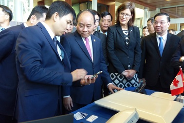 Thủ tướng dự buổi trình diễn “Công nghệ thông minh cho tương lai” tại Đại học Laval, Canada