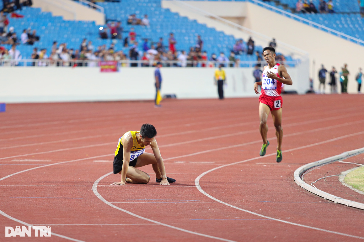 Người đẹp vô địch SEA Games phải nằm cáng rời sân thi đấu do chấn thương - 13 Người đẹp vô địch SEA Games phải nằm cáng rời sân thi đấu do chấn thương - 13