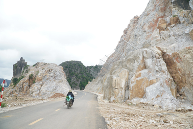 Người dân bất an khi qua cầu vượt cao tốc Bắc - Nam