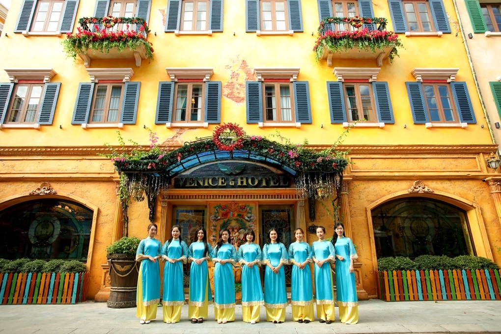 Thưởng thức âm nhạc và pháo hoa bên bờ biển Venice Hotel Phú Quốc - 4 Thưởng thức âm nhạc và pháo hoa bên bờ biển Venice Hotel Phú Quốc - 4