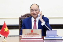 Chủ tịch nước Nguyễn Xuân Phúc mời tân Tổng thống Hàn Quốc thăm Việt Nam