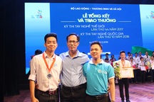 "Hoa mắt" với bảng thành tích giáo viên dạy giỏi của thầy giáo trường nghề