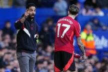 HLV Amorim chê bai học trò khiến cầu thủ Man Utd phản ứng