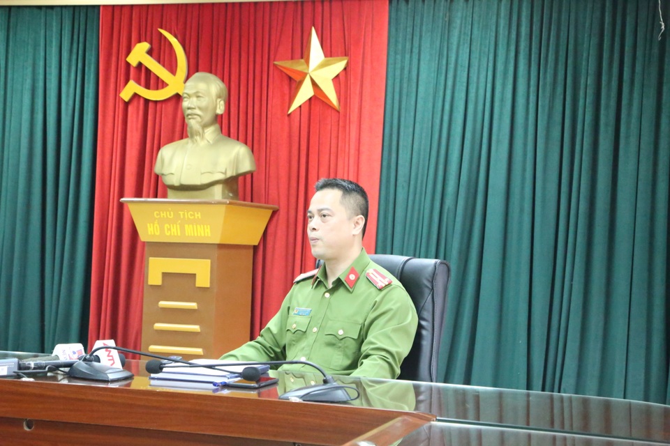 Không bán được dầu thải, “thương nhân” lén lút đem vứt ra sông Hồng - 1 Không bán được dầu thải, “thương nhân” lén lút đem vứt ra sông Hồng - 1