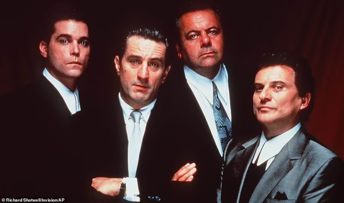 Nam diễn viên Goodfellas Ray Liotta qua đời trong giấc ngủ bên hôn thê - 2