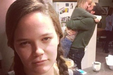 Chùm ảnh hài hước: Nỗi đau của "trái tim bên lề"