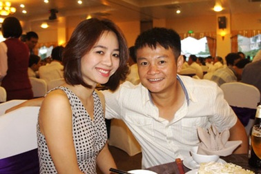 Chờ giải nghệ, Văn Quyến tranh thủ lấy vợ