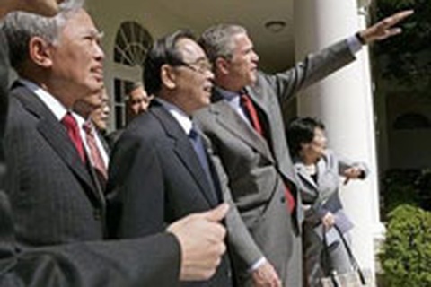 Gác bỏ chiến tranh, bàn chuyện làm ăn 