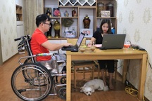 Vợ chồng khuyết tật làm marketing online, tạo việc làm cho hàng trăm người