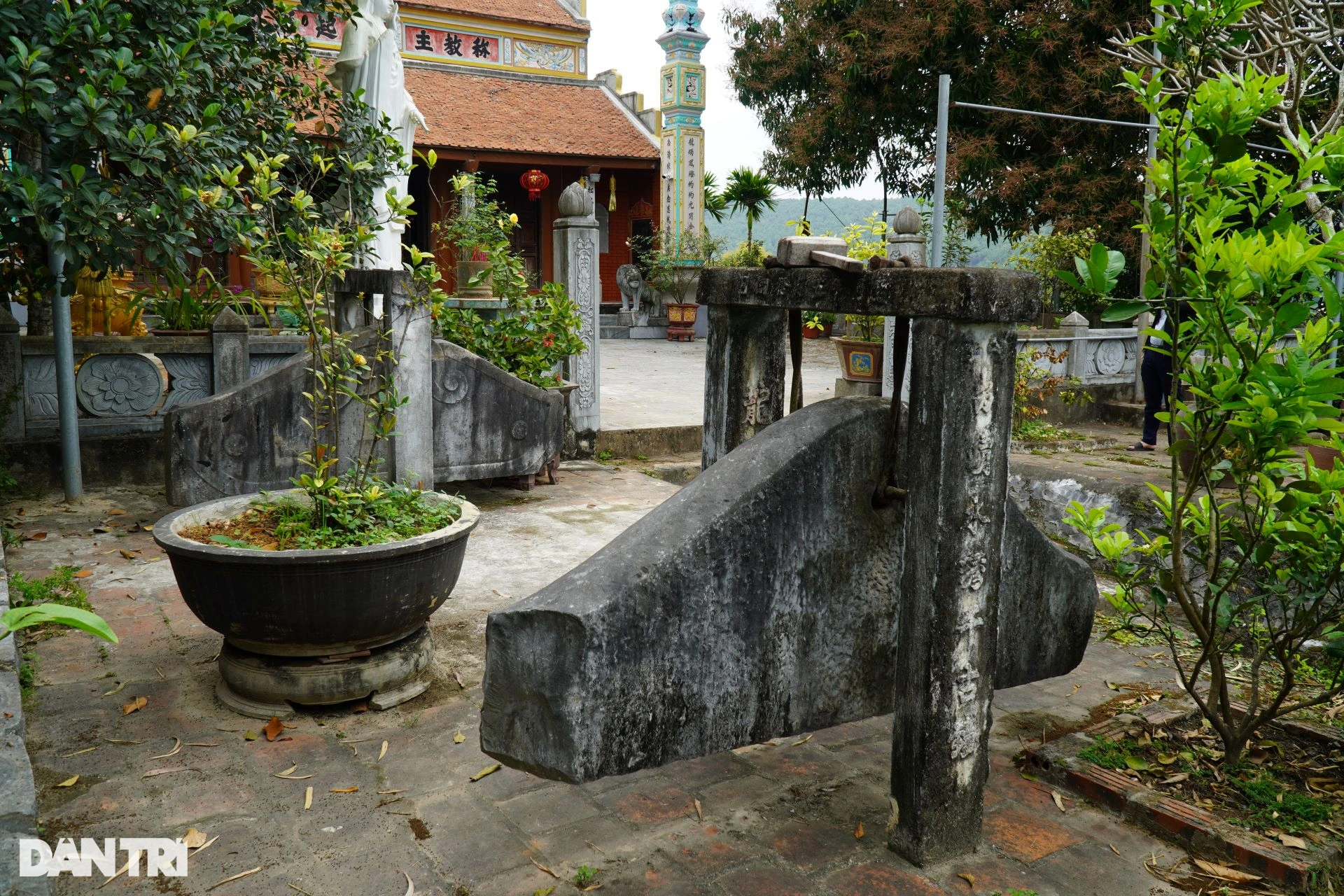 Kỳ lạ khánh đá có tiếng ngân vang như chuông đồng ở ngôi chùa nghìn tuổi - 6 Kỳ lạ khánh đá có tiếng ngân vang như chuông đồng ở ngôi chùa nghìn tuổi - 6