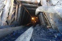 Đột nhập mỏ than thổ phỉ, chứng kiến phu than “lặn” sâu hàng chục mét dưới lòng đất