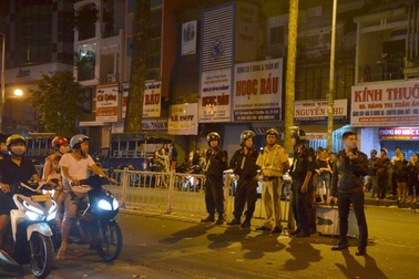 Trưởng phòng CSGT mặc thường phục chống đua xe sau trận chung kết SEA Games