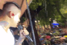 Tuấn Hưng tiếp tục được hát ở ban công sau khi nộp phạt 12,5 triệu đồng