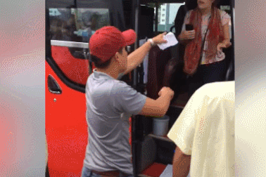 Sa thải nhân viên ném đồ, đuổi khách xuống xe ở Nha Trang